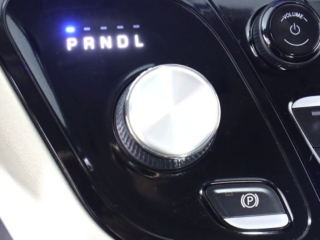 Used 2022 Chrysler Voyager LX image 27