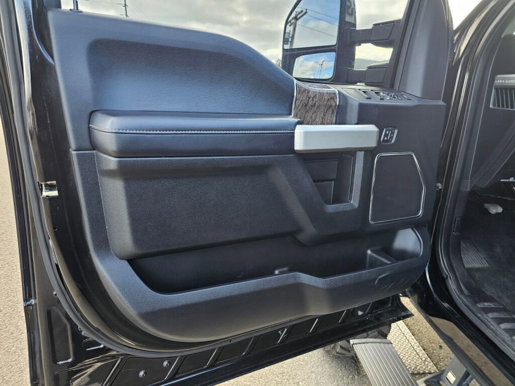 Used 2017 Ford F350 Lariat w/ Chrome Package AWD/4WD image 16
