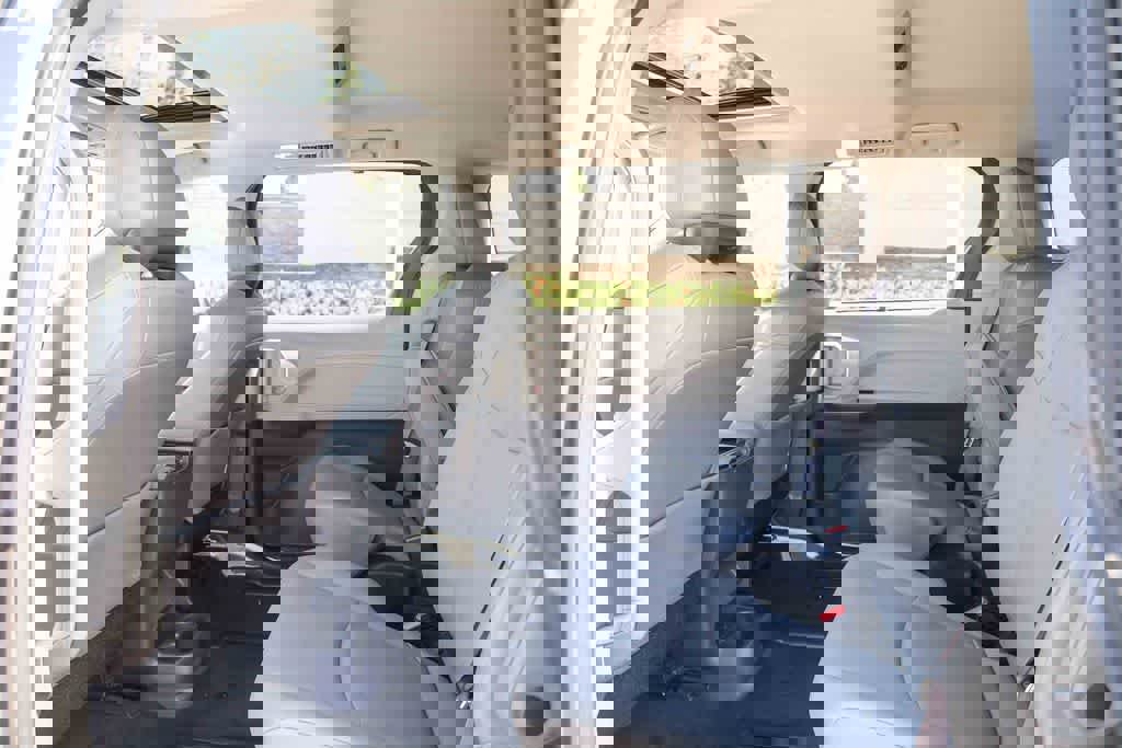 Used 2022 Toyota Sienna XLE w/ XLE Plus Package image 19