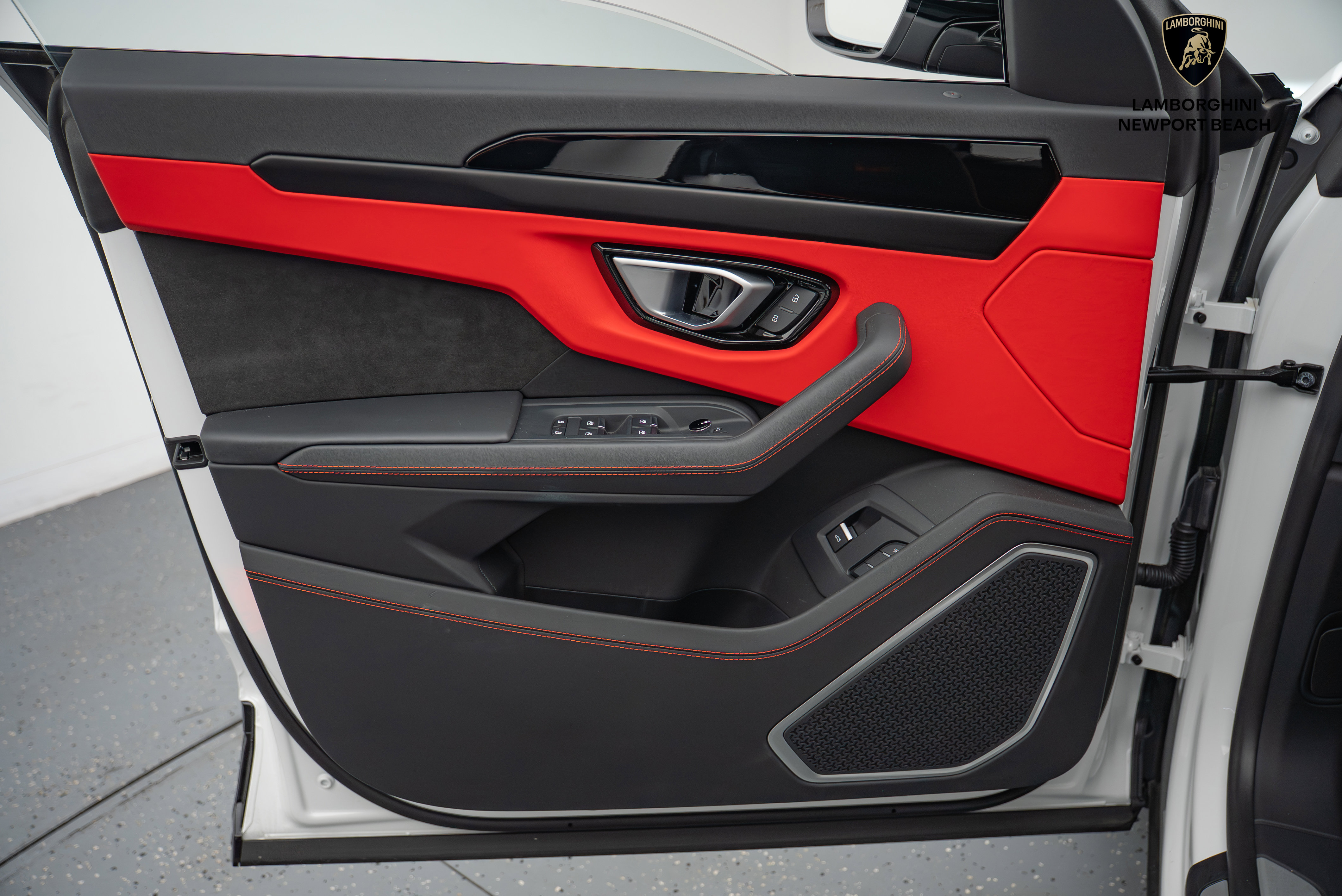 Used 2024 Lamborghini Urus S image 38