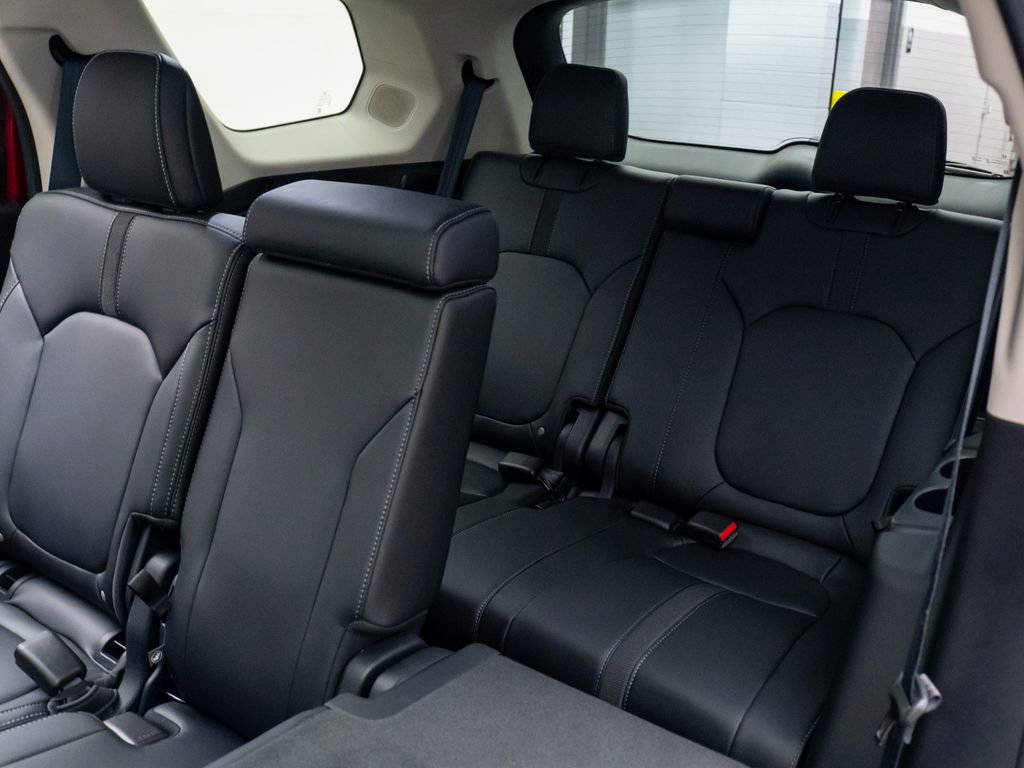 Certified 2025 Honda Pilot Touring image 19