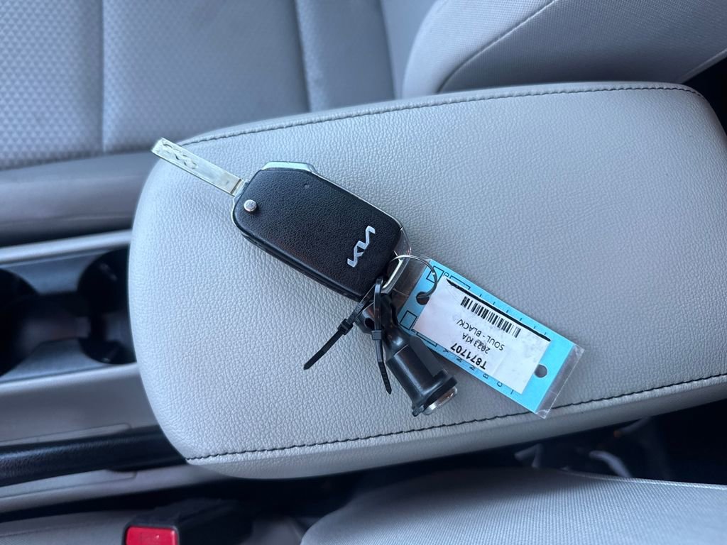 Used 2023 Kia Soul LX image 28