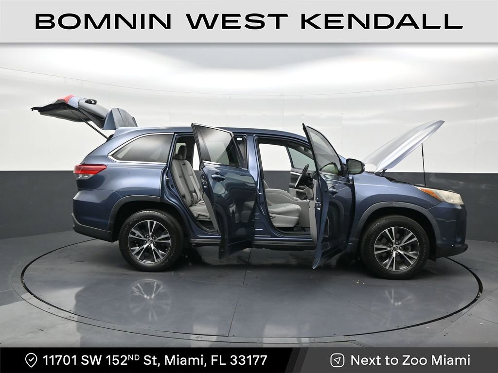 Used 2018 Toyota Highlander LE image 30