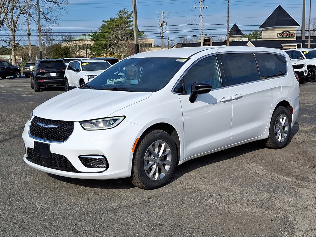 New 2026 Chrysler Pacifica Select AWD/4WD image 1