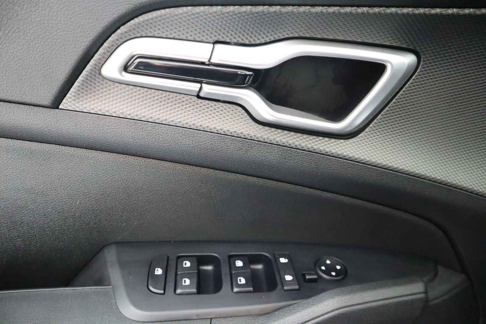 Used 2023 Kia Sportage LX image 36