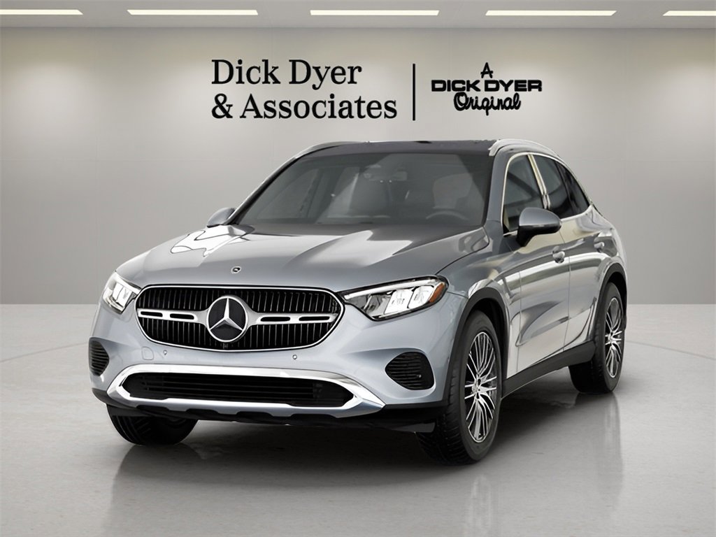 Used 2025 Mercedes-Benz GLC 300 4MATIC image 31