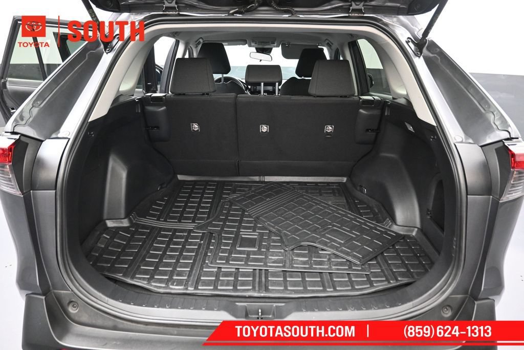 Used 2021 Toyota RAV4 LE AWD/4WD image 26