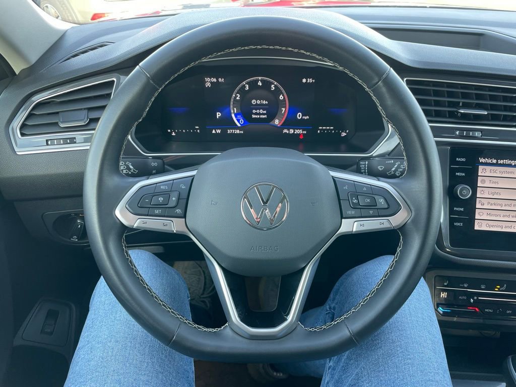 Used 2024 Volkswagen Tiguan SE AWD/4WD image 23