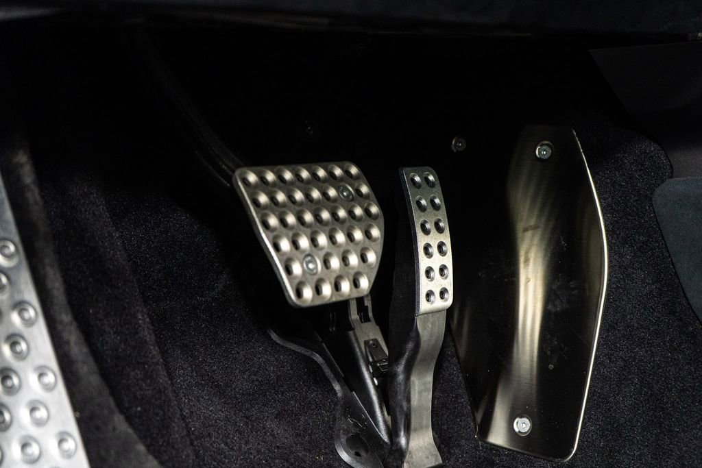 Certified 2025 Ferrari Purosangue Base image 28