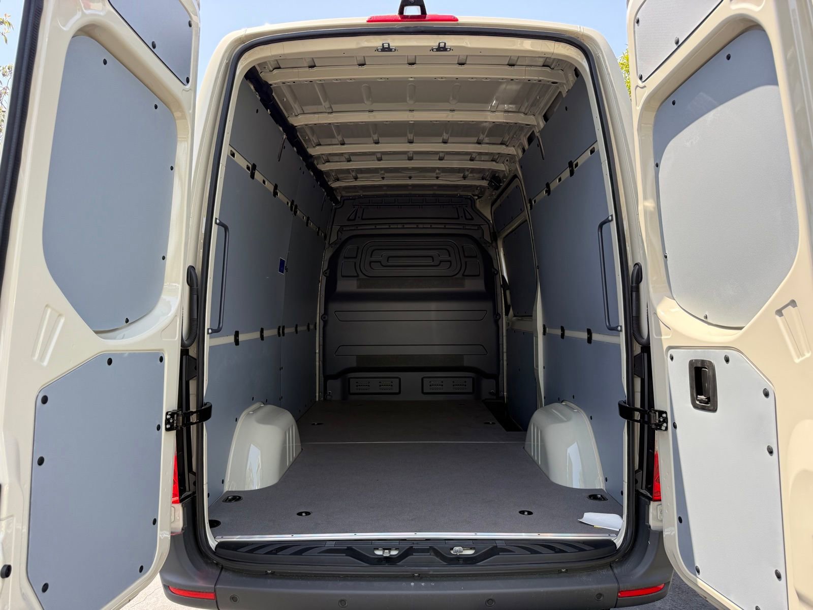 New 2025 Mercedes-Benz Sprinter 2500 image 17