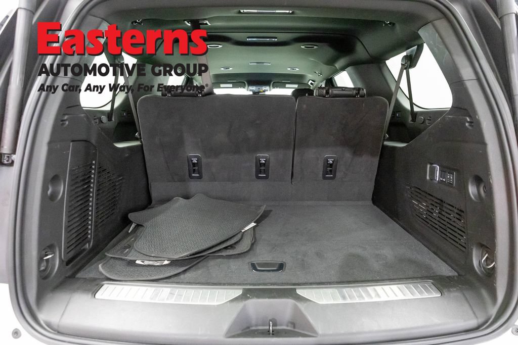 Used 2025 GMC Yukon XL Denali AWD/4WD image 9