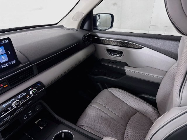Used 2025 Honda Pilot Elite image 30