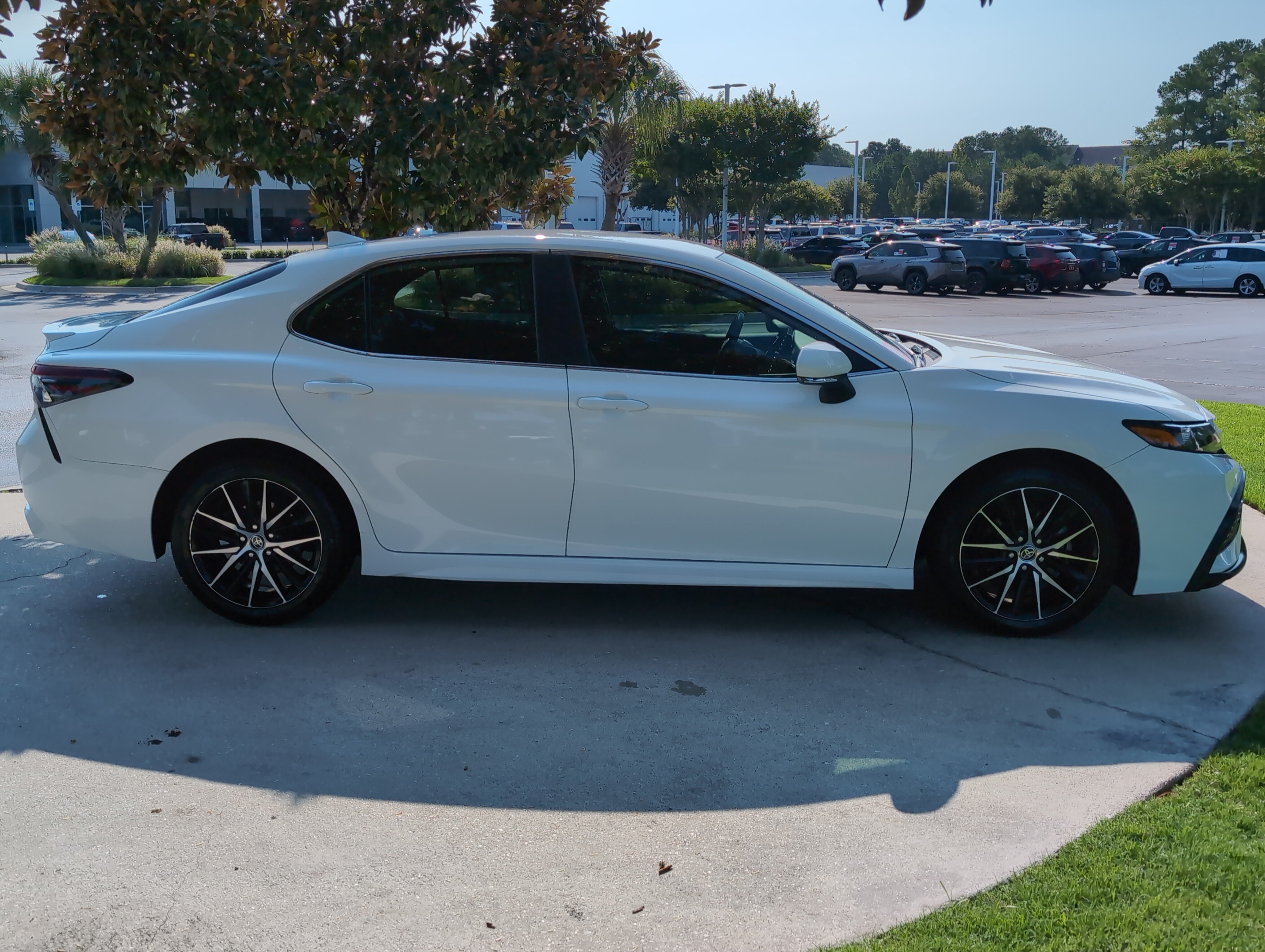 Certified 2024 Toyota Camry SE FWD image 11