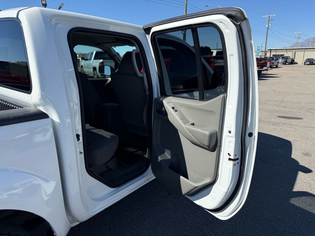 Used 2016 Nissan Frontier SV image 30