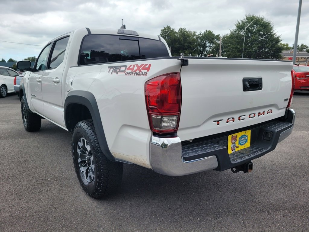 Used 2017 Toyota Tacoma TRD Off-Road image 7