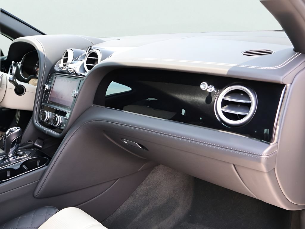 Used 2018 Bentley Bentayga AWD/4WD image 10