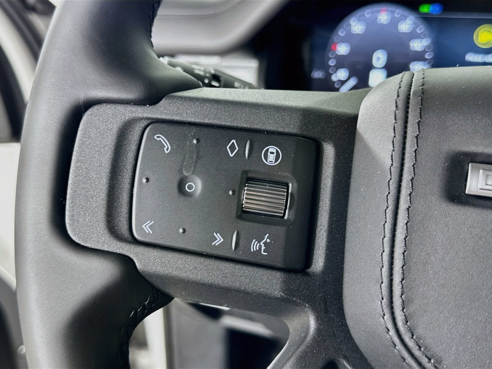 New 2026 Land Rover Defender 110 X AWD/4WD image 19