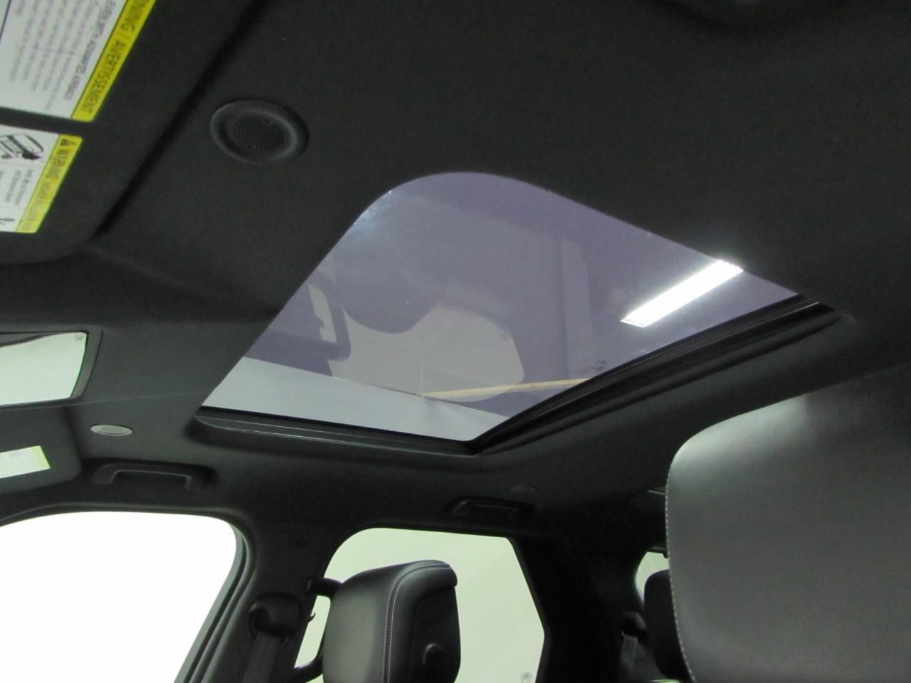 Used 2022 Land Rover Discovery S R-Dynamic image 32