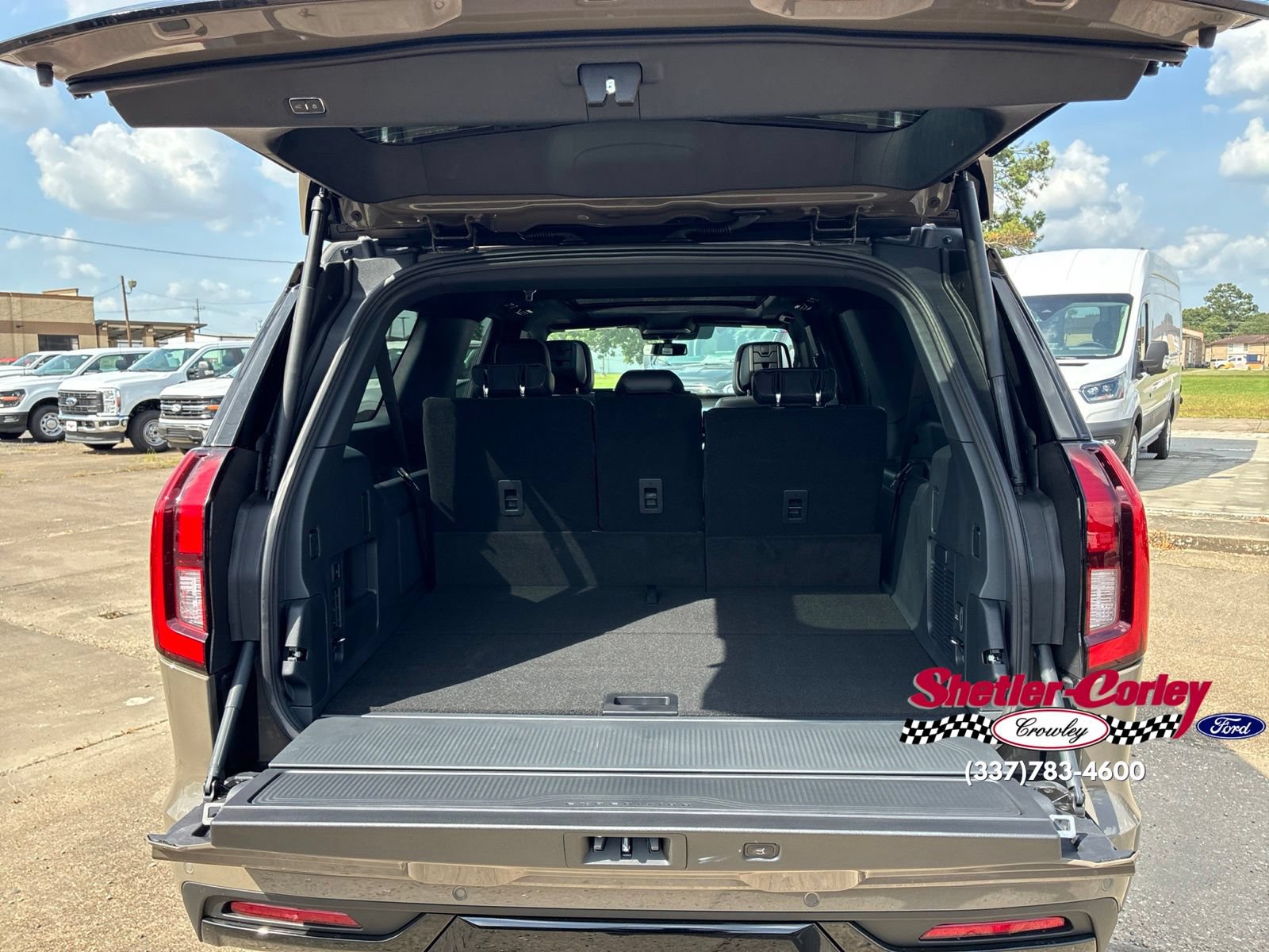New 2027 Ford Expedition Max Platinum w/ Stealth Appearance Package RWD image 14