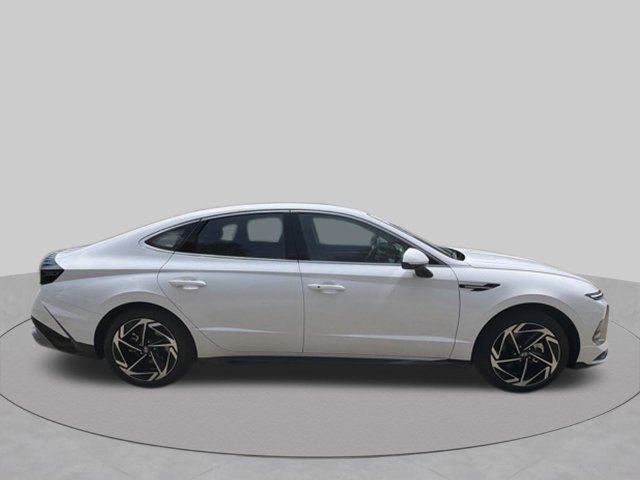 New 2026 Hyundai Sonata SEL FWD image 2