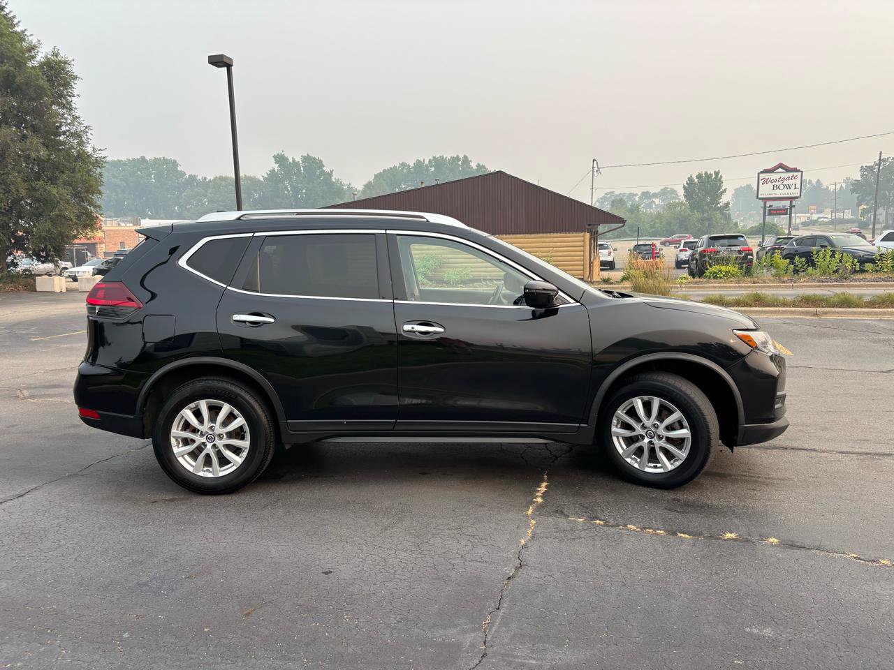 Used 2019 Nissan Rogue SV AWD/4WD image 10