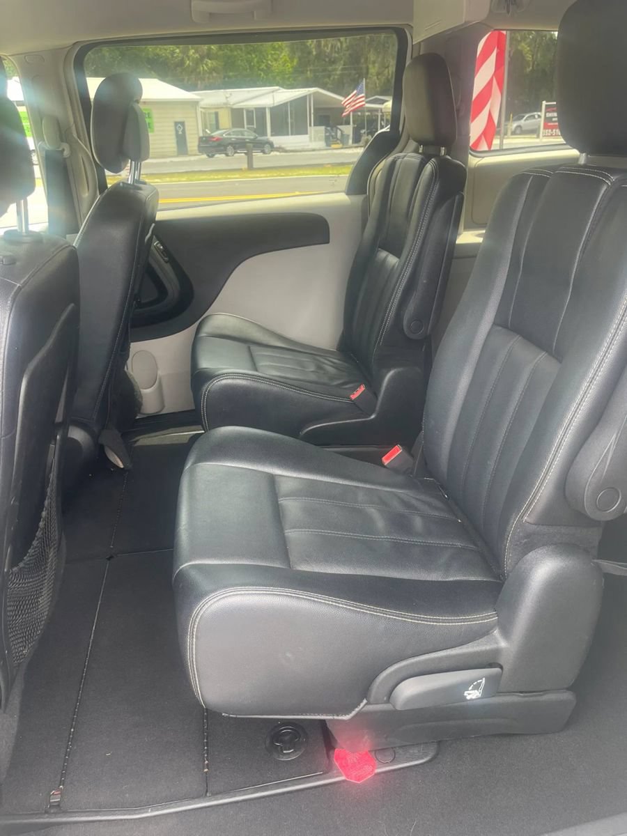 Used 2013 Chrysler Town & Country Touring FWD image 26