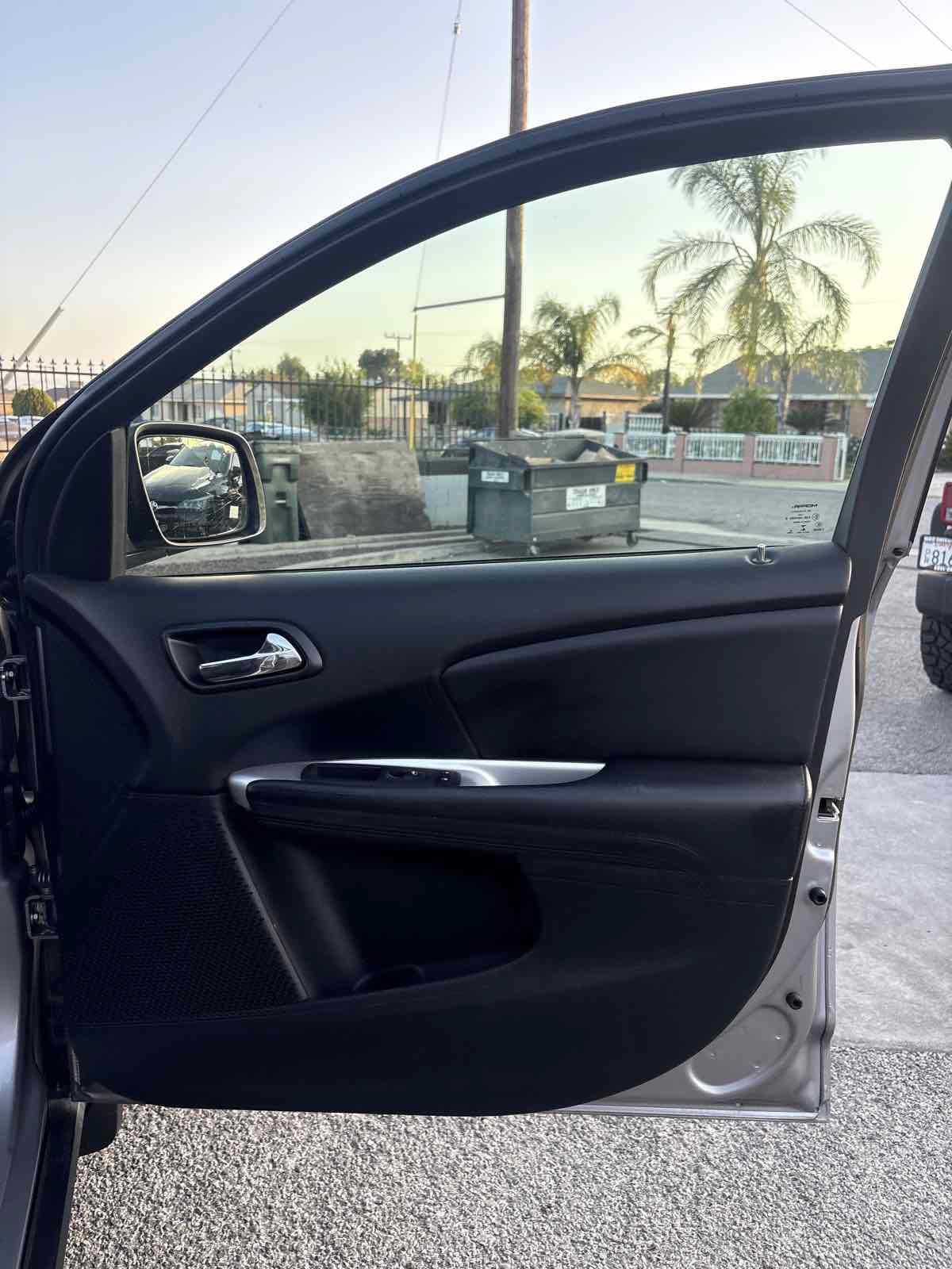 Used 2018 Dodge Journey SE w/ Blacktop Package FWD image 16
