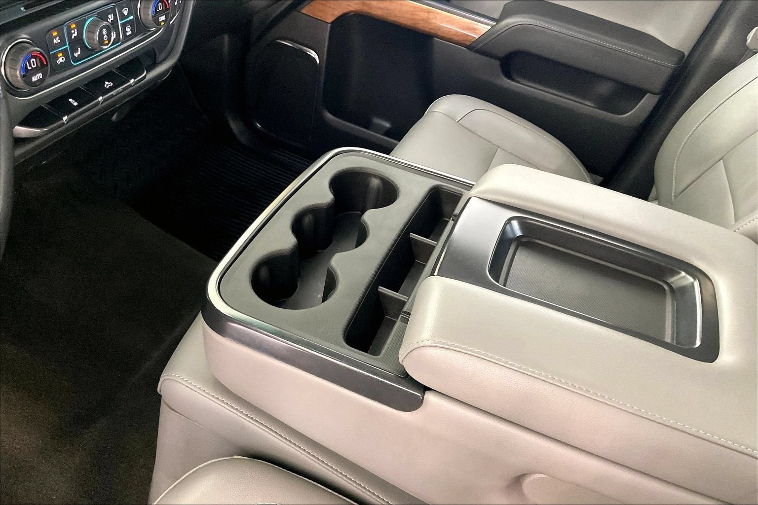 Used 2017 Chevrolet Silverado 1500 LTZ AWD/4WD image 16