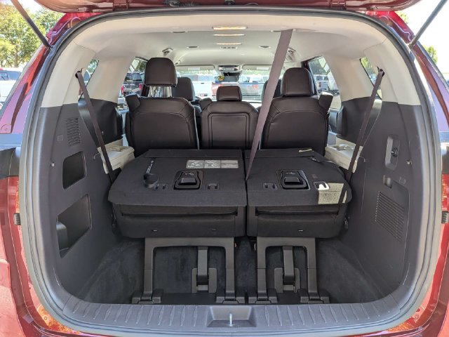Used 2024 Kia Carnival LX FWD image 14