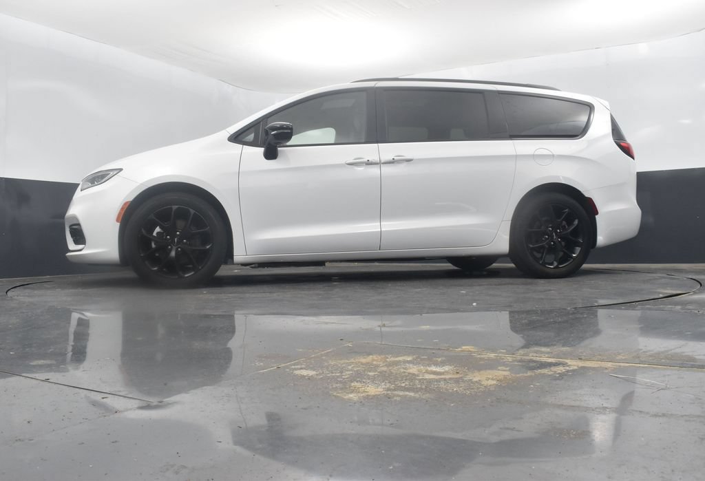 Used 2025 Chrysler Pacifica Limited FWD image 52