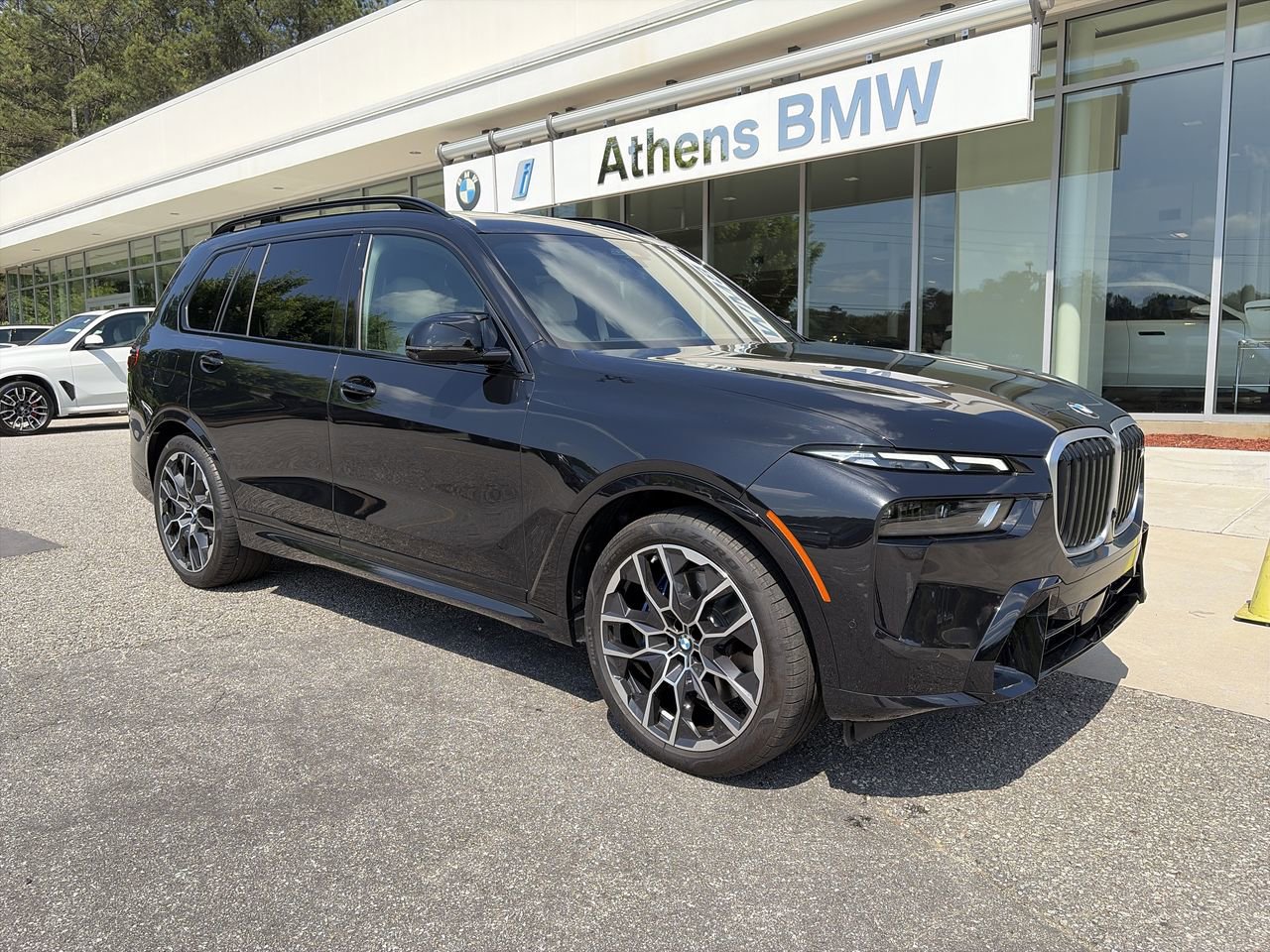 Certified 2025 BMW X7 M60i AWD/4WD image 2
