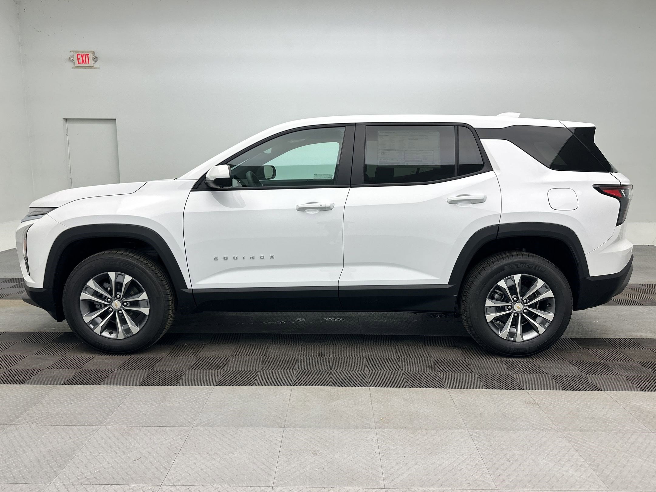 New 2026 Chevrolet Equinox LT image 2