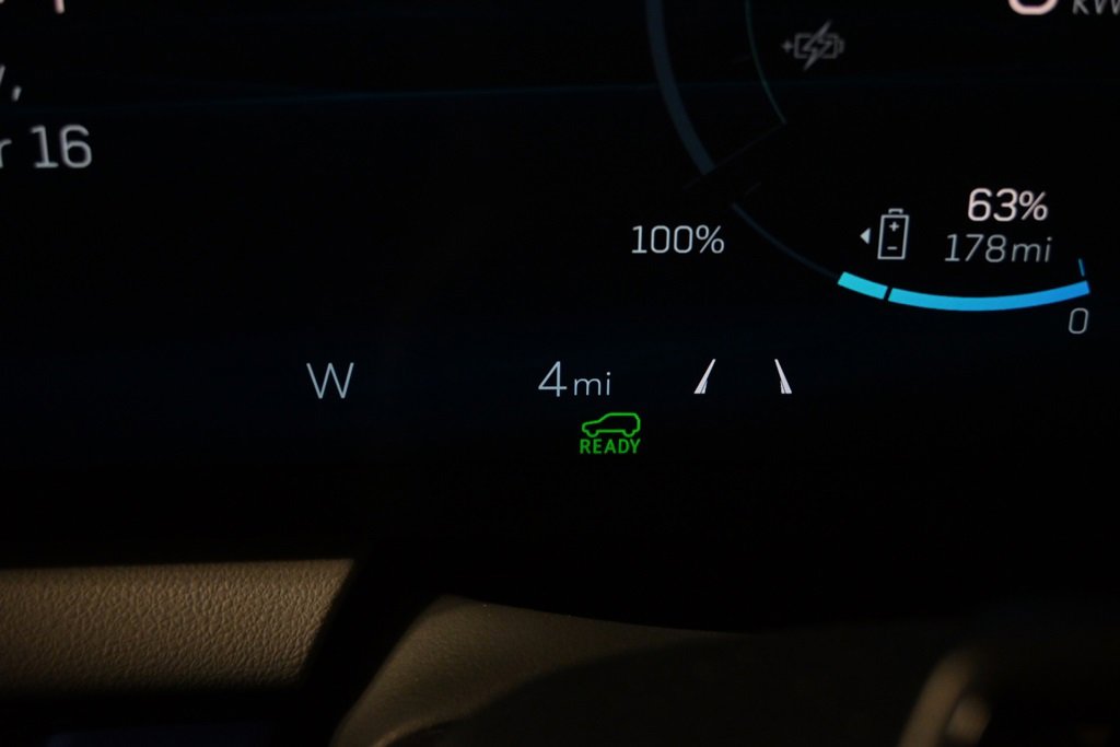 New 2026 Cadillac Optiq Luxury 2 image 26