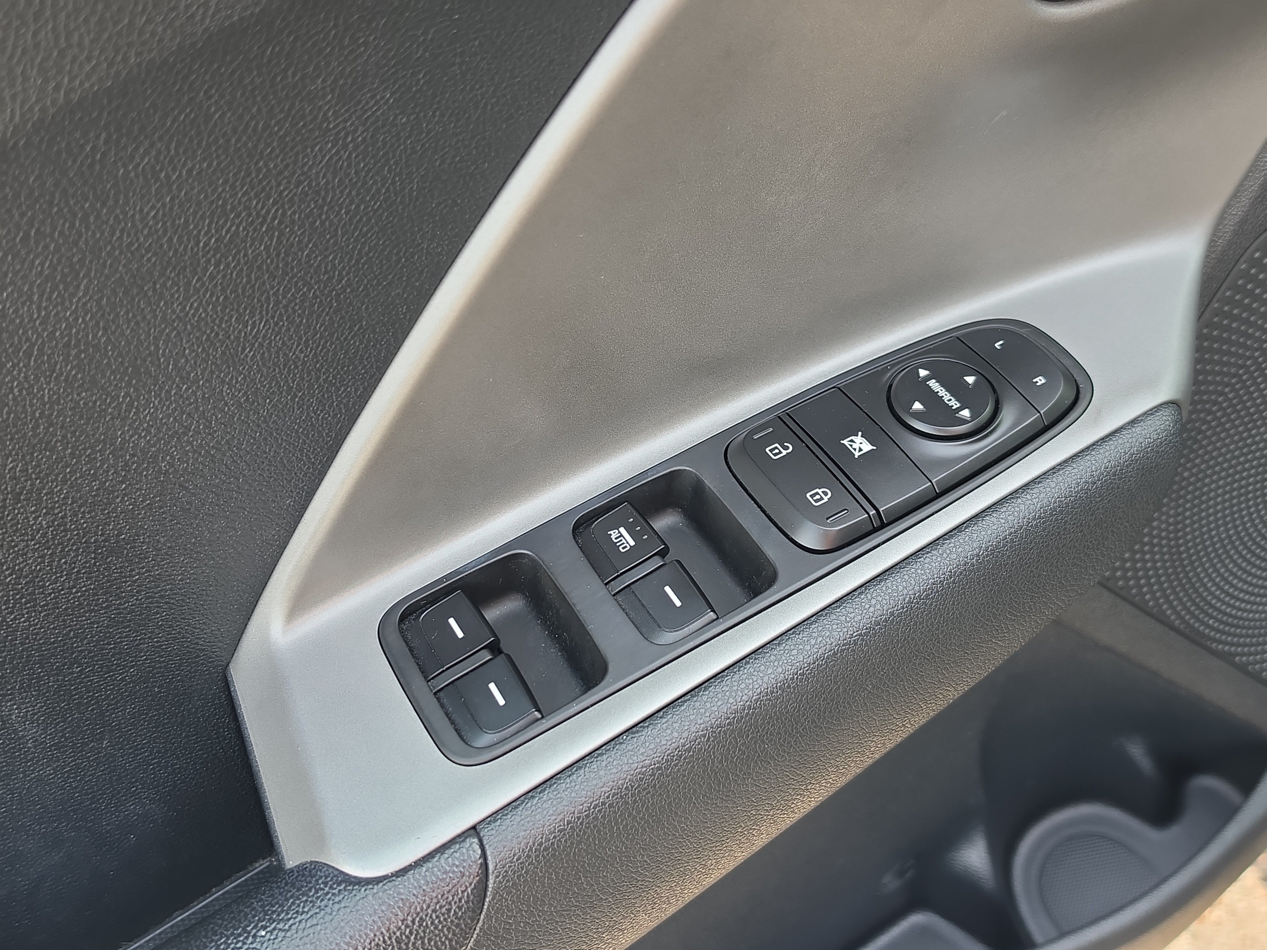 Certified 2022 Kia Niro LX FWD image 18