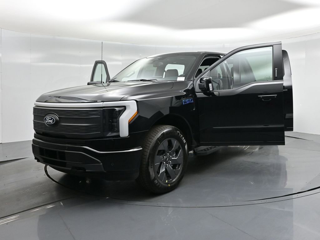 New 2025 Ford F150 Lightning Lariat image 30