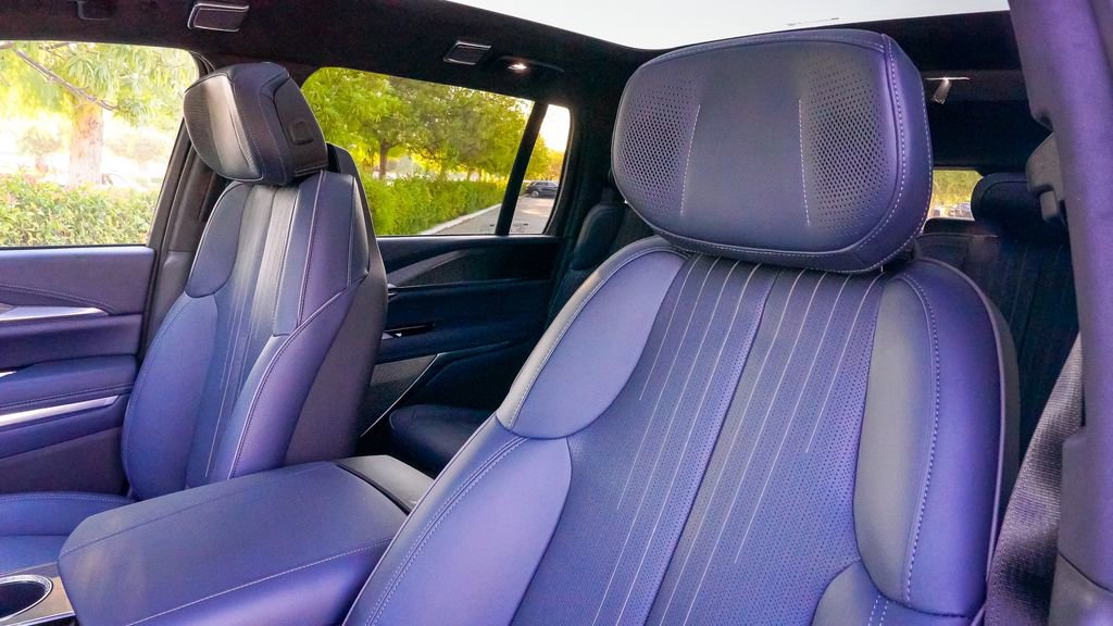 New 2025 Cadillac Escalade IQ Sport 2 w/ LPO, ONYX Package image 23