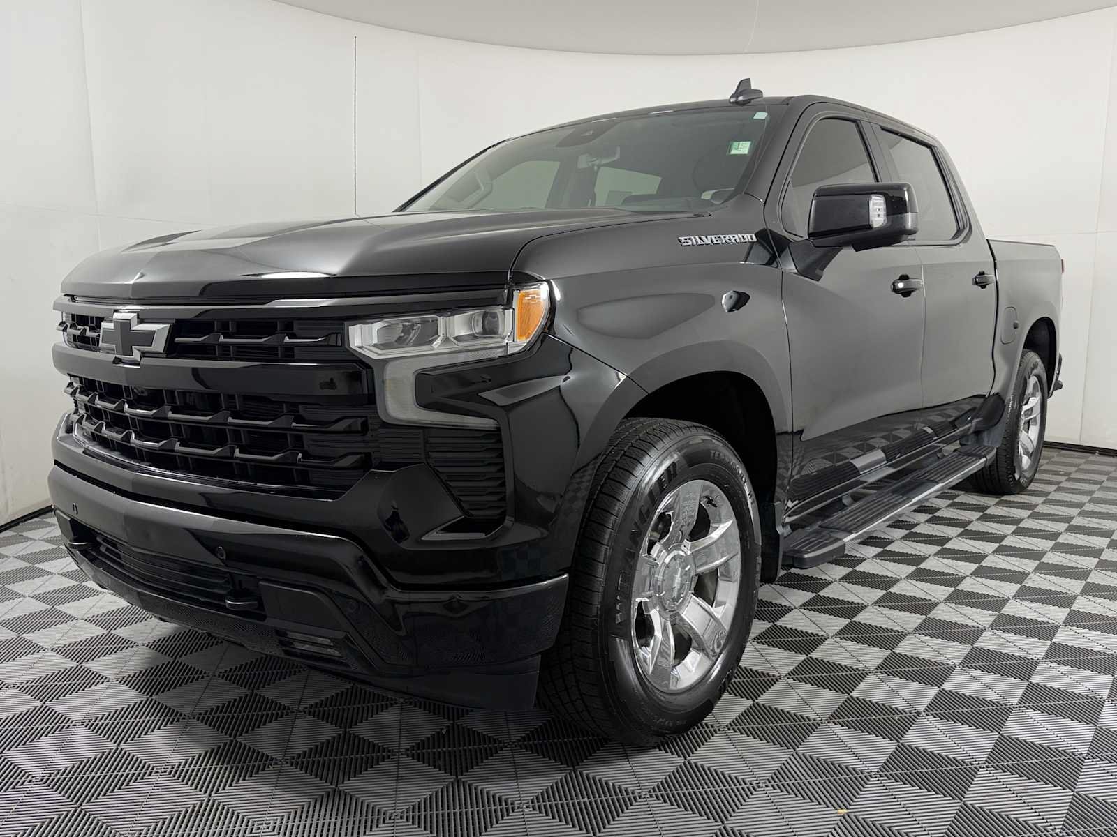Used 2025 Chevrolet Silverado 1500 RST w/ Convenience Package II RWD image 3