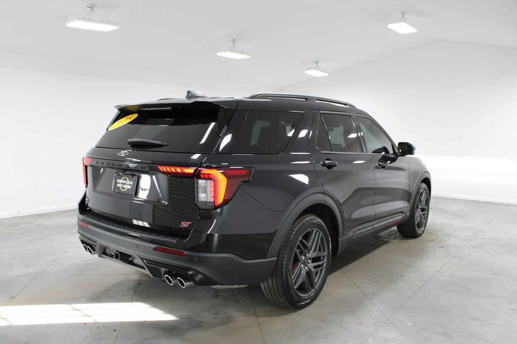 Used 2025 Ford Explorer ST image 9