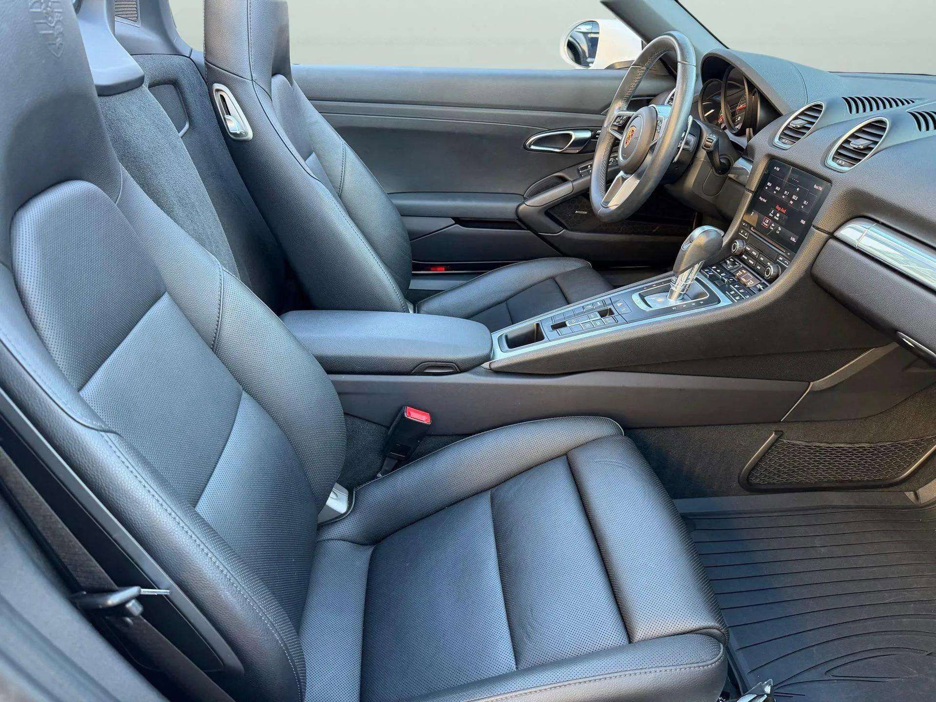 Used 2022 Porsche 718 Boxster image 25