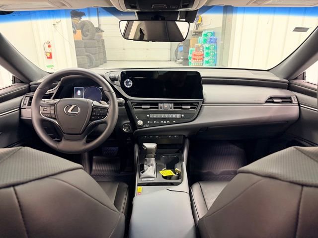 Used 2025 Lexus ES 300h F Sport image 21