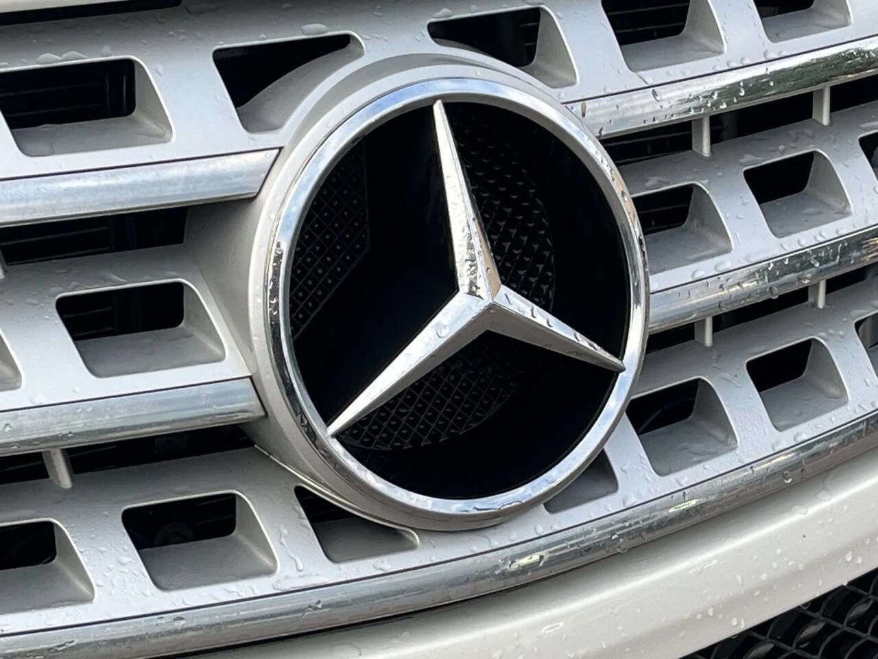 Used 2010 Mercedes-Benz ML 350 4MATIC image 3