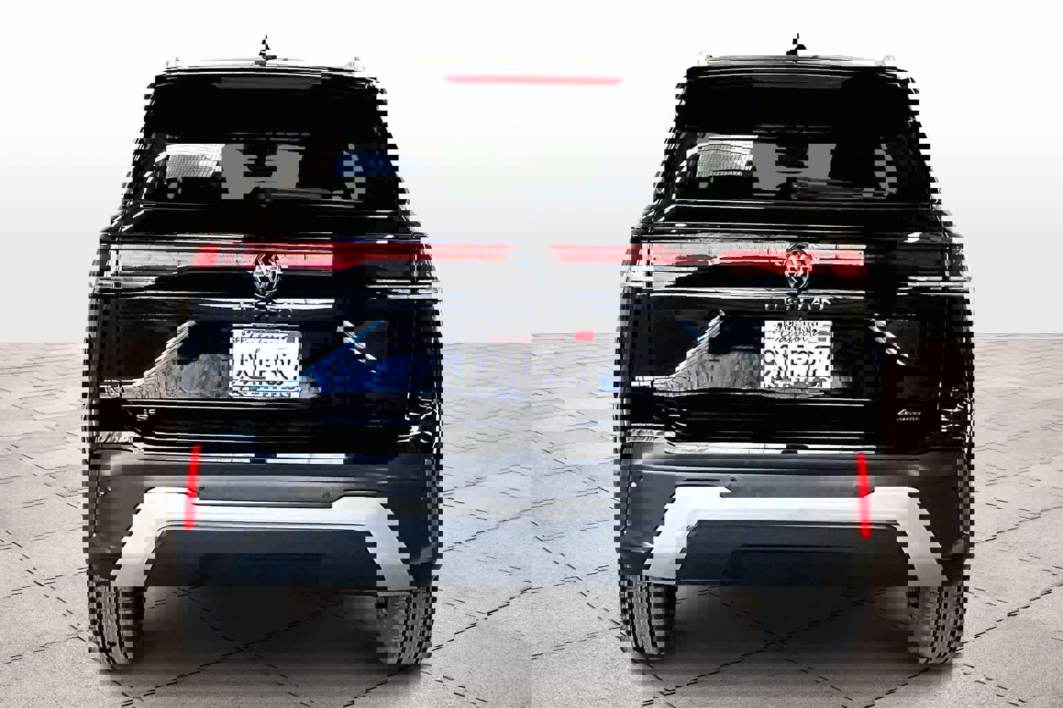 Used 2025 Volkswagen Tiguan SE image 7