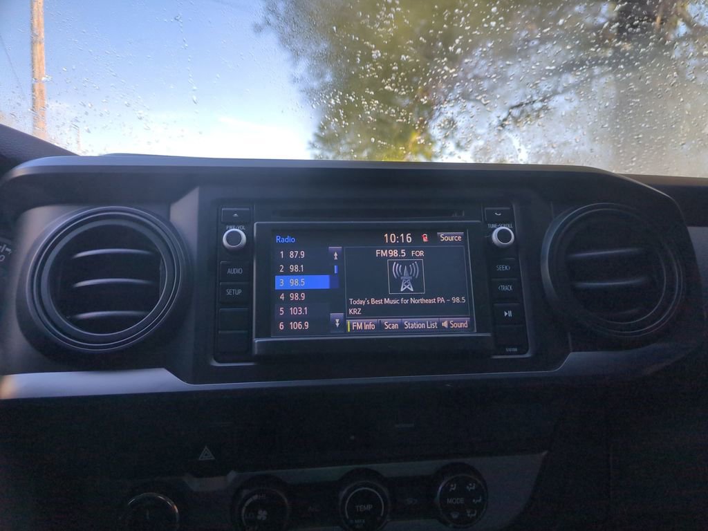 Used 2016 Toyota Tacoma SR w/ SR Convenience Package image 10