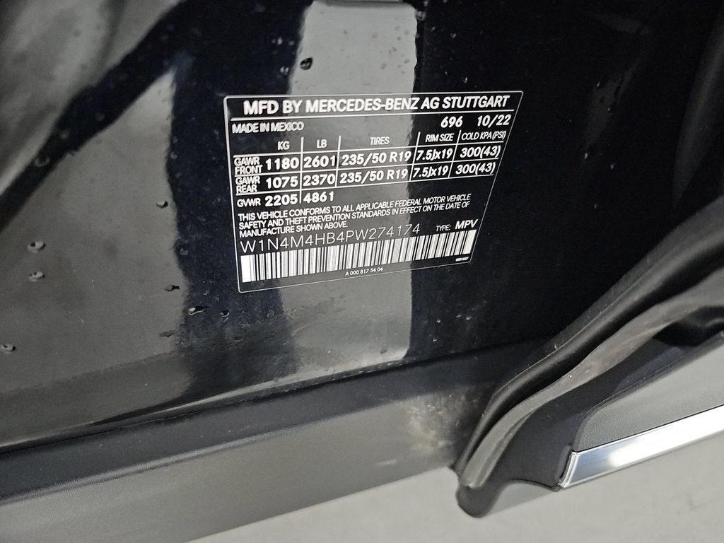 Used 2023 Mercedes-Benz GLB 250 4MATIC w/ Premium Package image 15