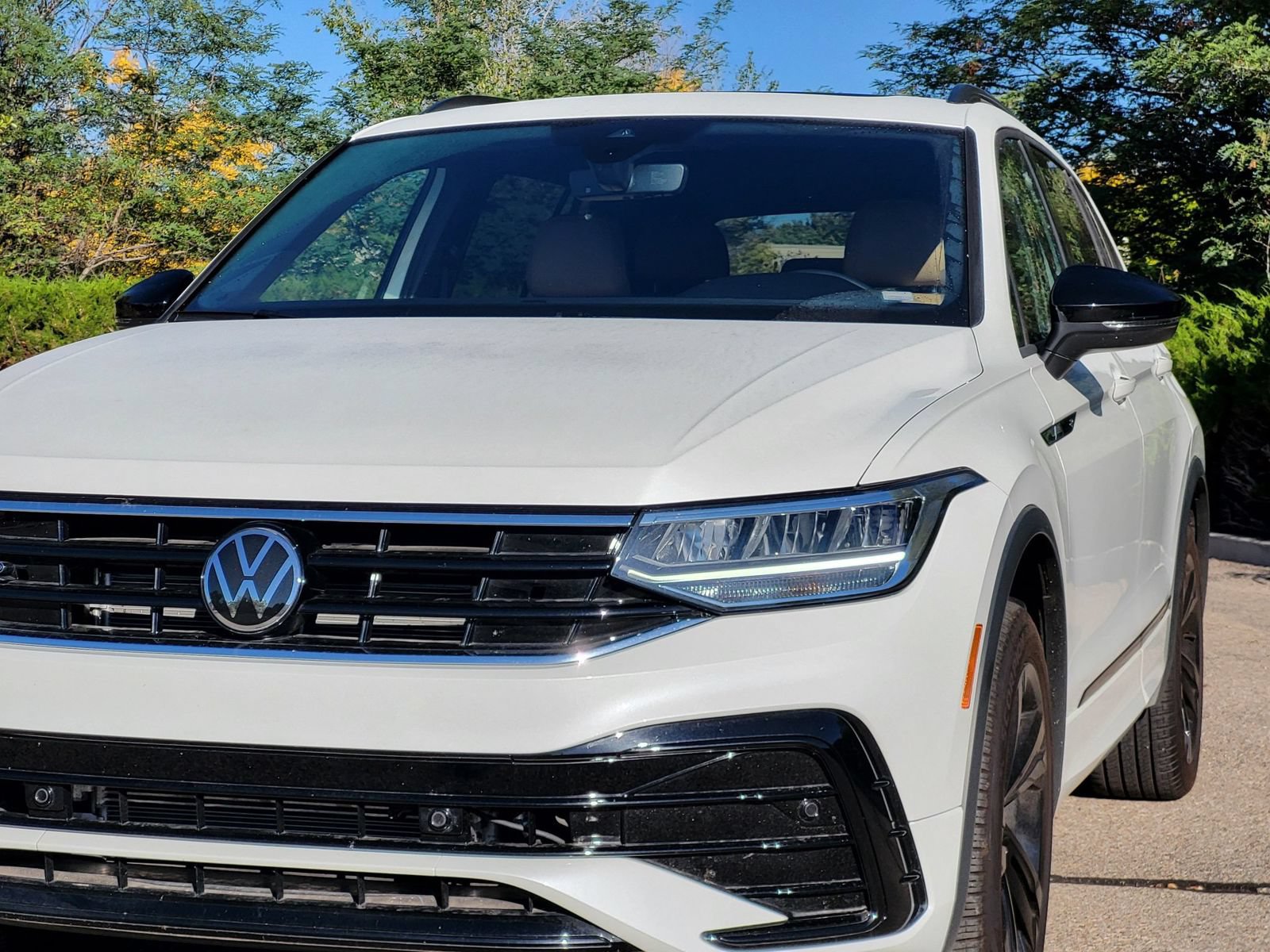 Used 2024 Volkswagen Tiguan SE R-Line w/ MDO Package, Two-Row AWD/4WD image 6