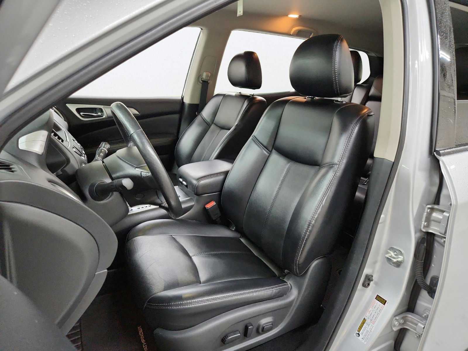 Used 2019 Nissan Pathfinder SL AWD/4WD image 12