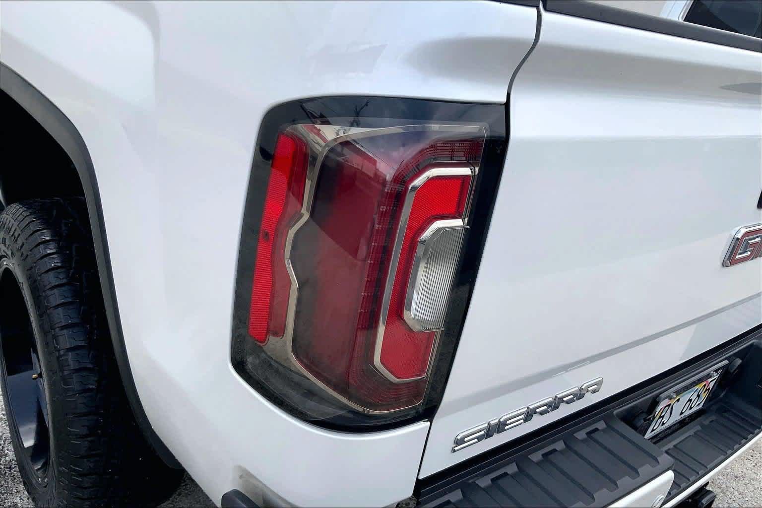 Used 2018 GMC Sierra 1500 Denali AWD/4WD image 32