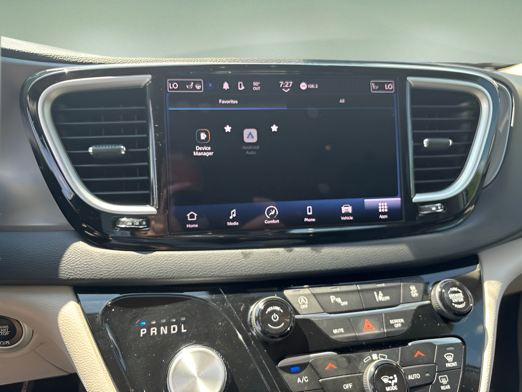 Used 2023 Chrysler Pacifica Touring-L FWD image 16