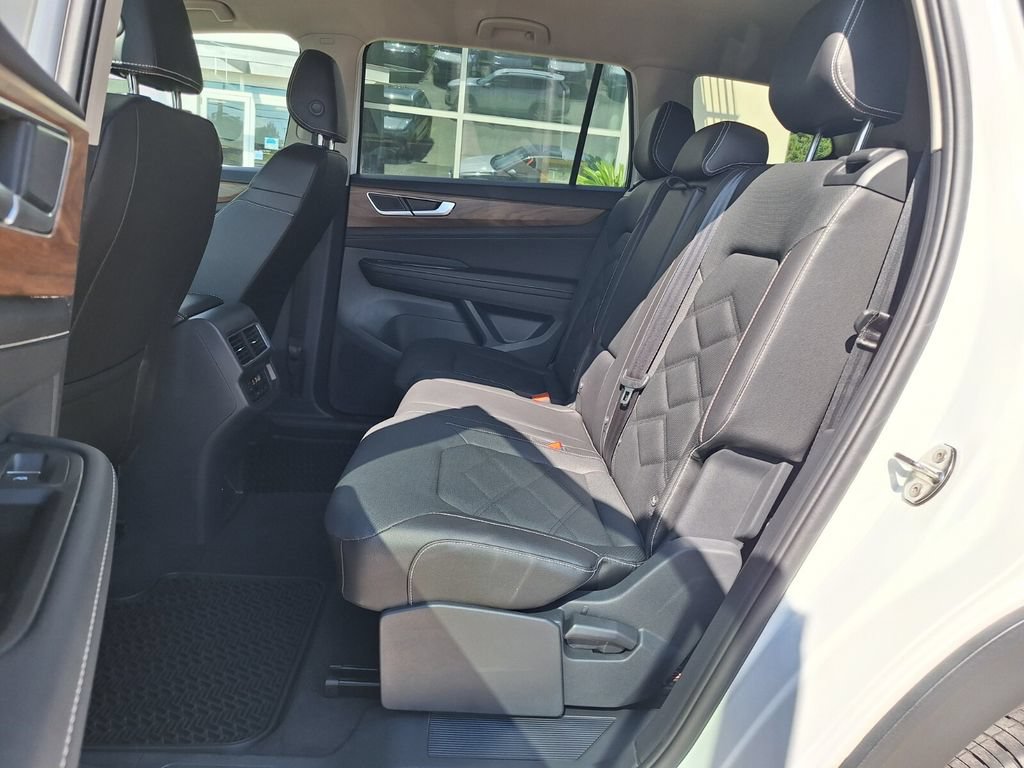 Certified 2026 Volkswagen Atlas SE FWD image 11