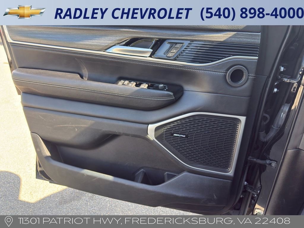 Used 2024 Jeep Wagoneer L Series II w/ Flexible Seating Group AWD/4WD image 14